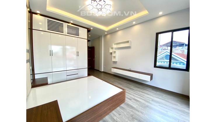 Bán nhà Nguyễn Văn Cừ, 50m2, phân lô Gia Thụy, 2 mặt trước sau, nhỉnh 6 tỷ